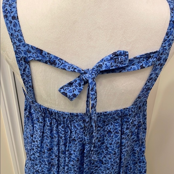 Old Navy Blue and White Relaxed Fit Camisole Tank Top Floral soft rayon NWOT - Picture 7 of 12